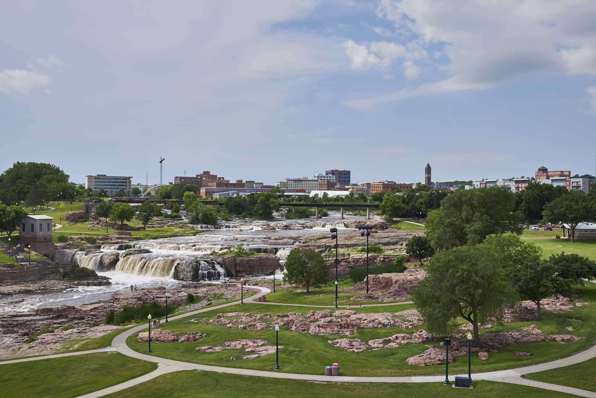 sioux falls sd waterfalls with city skyline