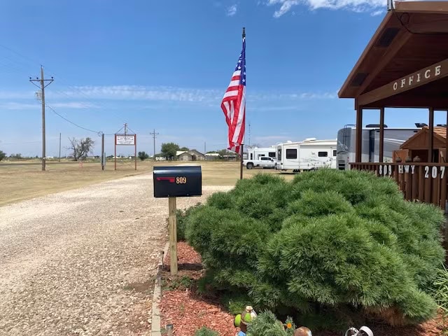 Campgrounds In Texas Silver Wind RV Park and Cabins 2